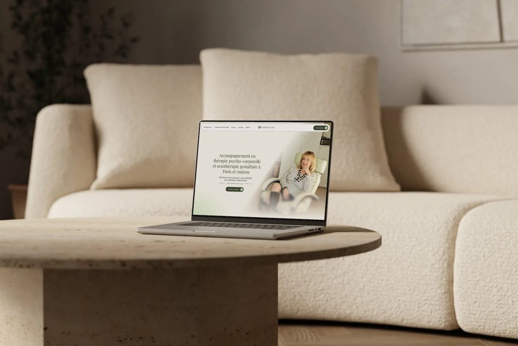 Meraki Studio laurence-lalin-mockup-laptop-table